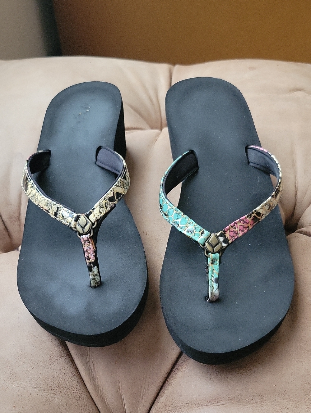 Reef Multicolored Snake Print Wedge Platform Thong Sandals Size 8